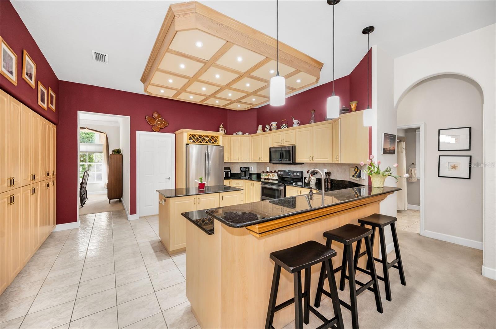 Breakfast Bar & Kitchen