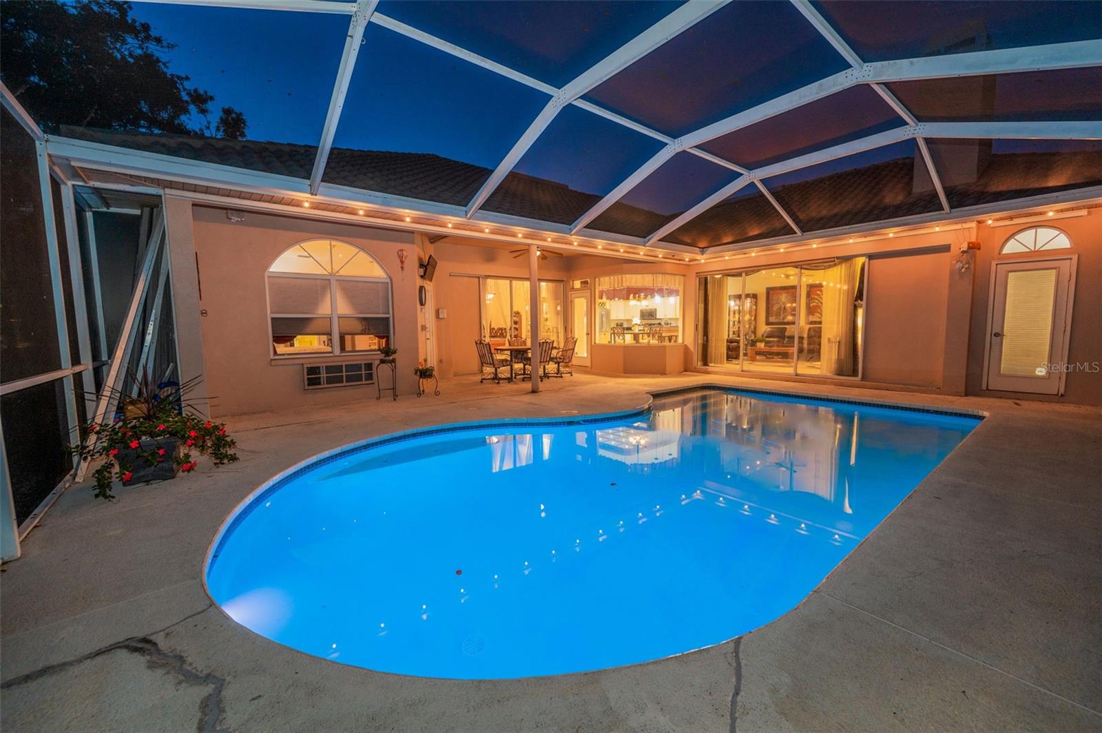 The Pool Light Changes Color