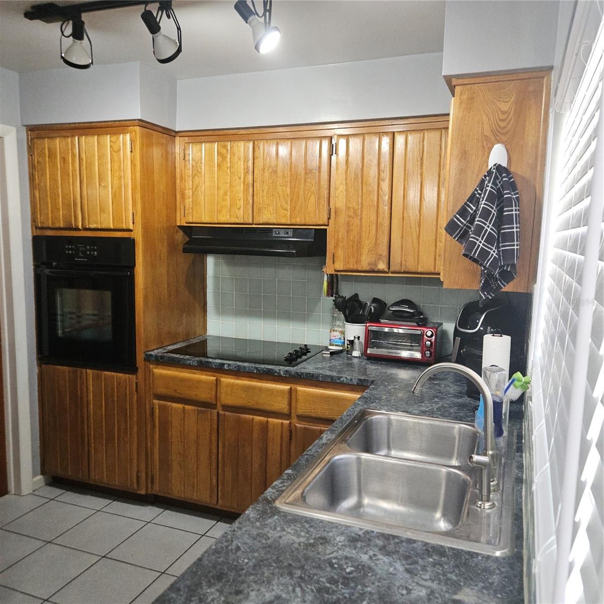 Kitchen with Wall Oven and Cooktop (both are 3 years old)
