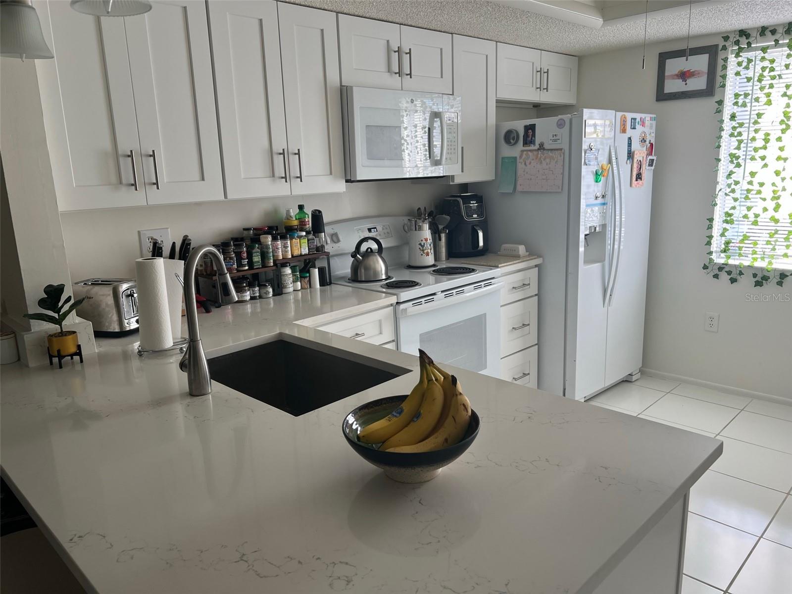 New Kitchen Cabinets & Countertops