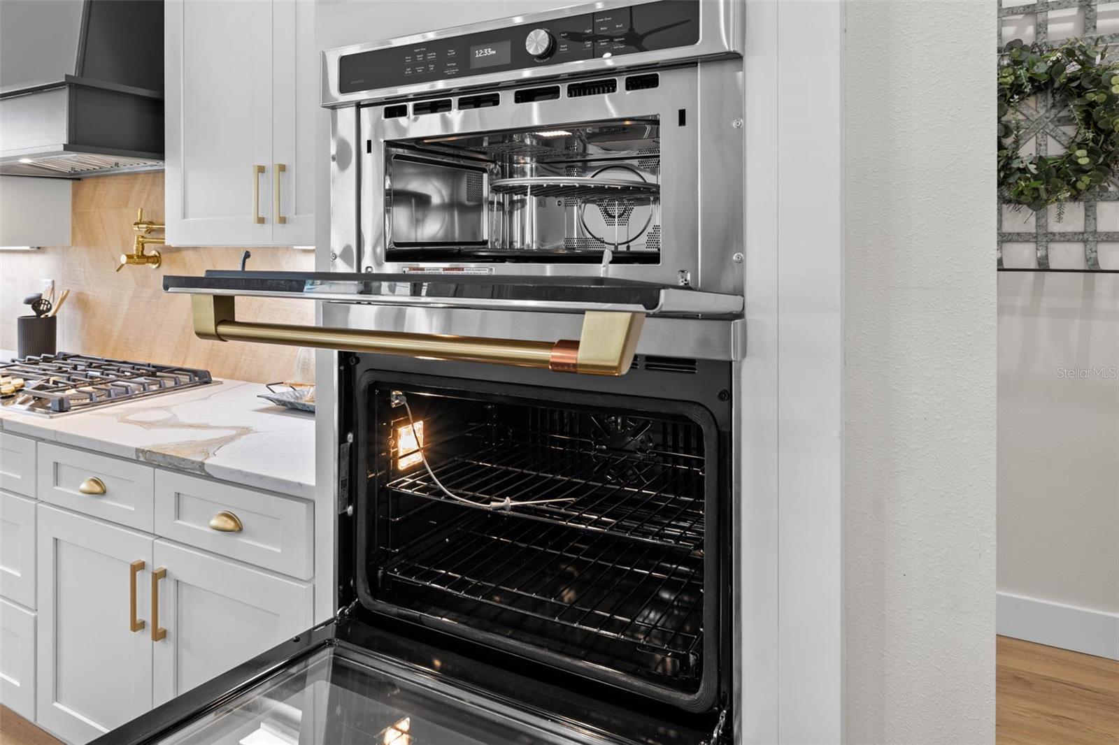 Double oven with built in thermometer