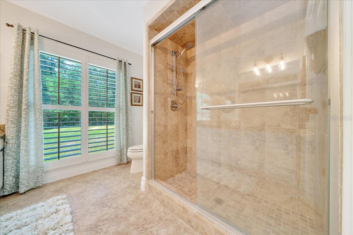Gueat Bathroom