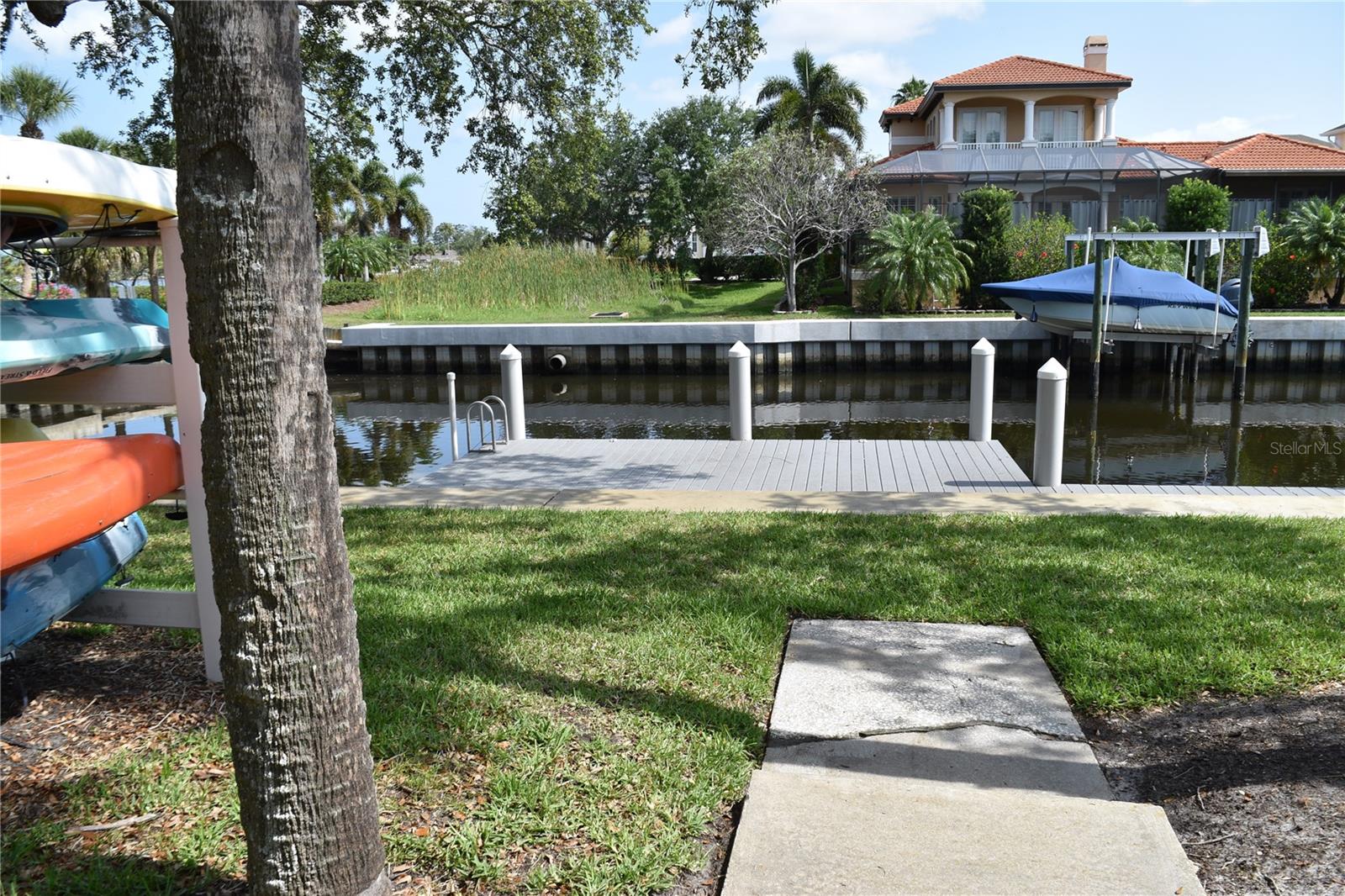 Kayak launch dock