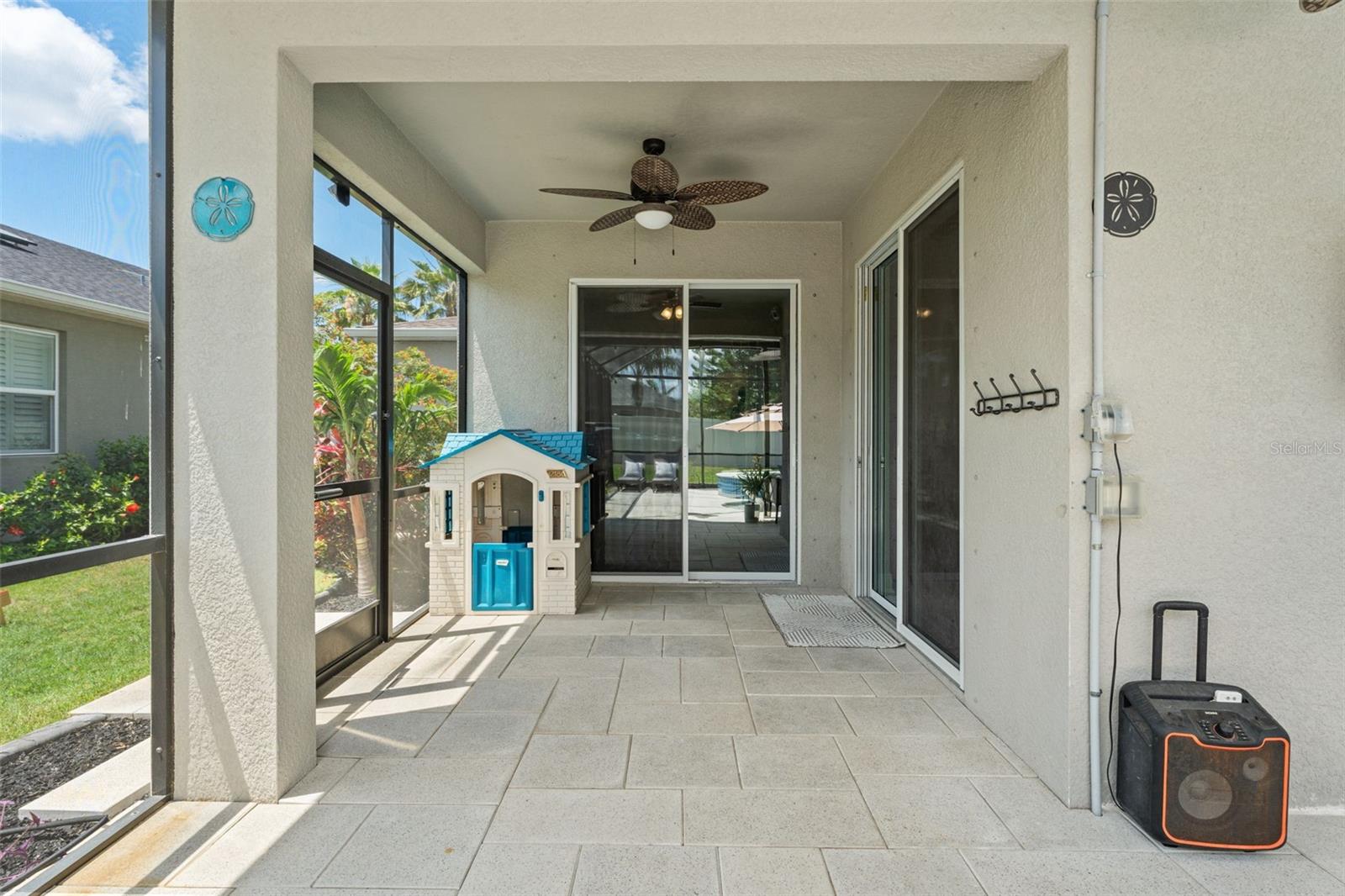 covered lanai space