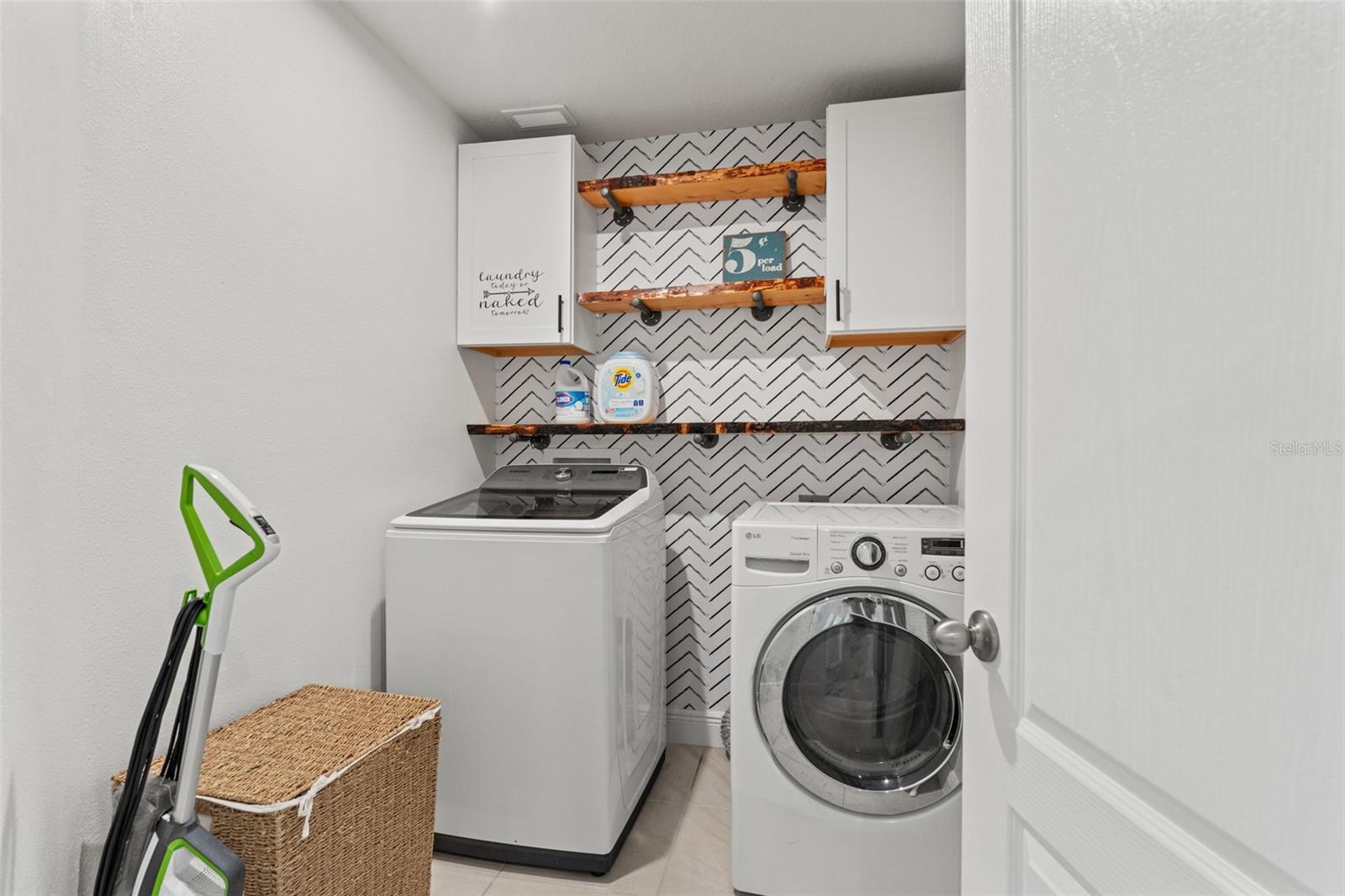 laundry room with built ins