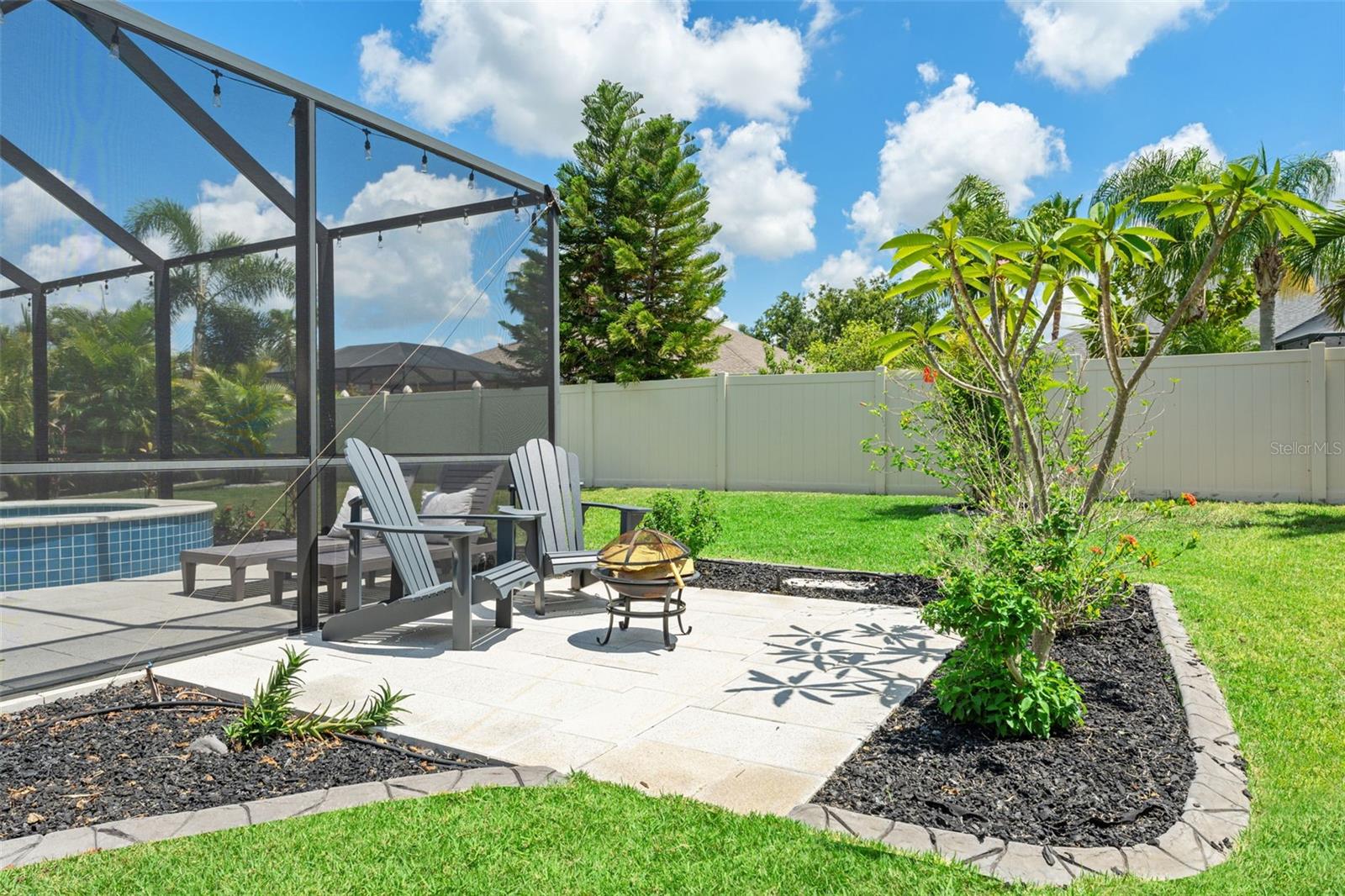 additional outdoor seating area