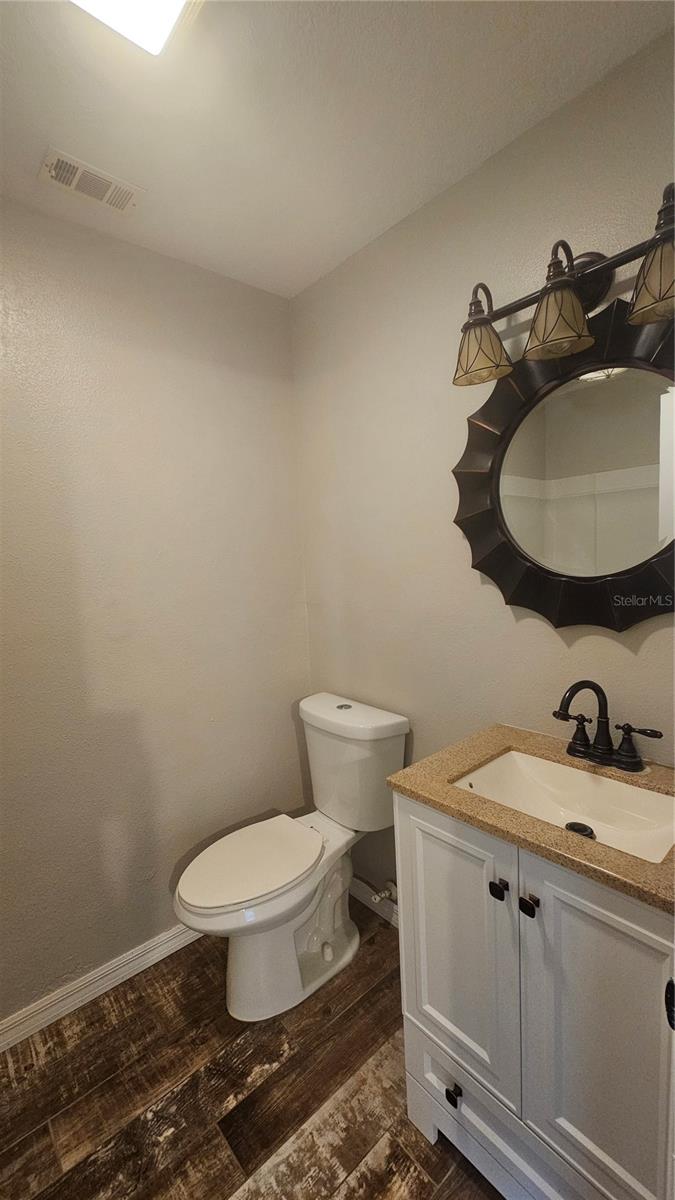 TB8386838