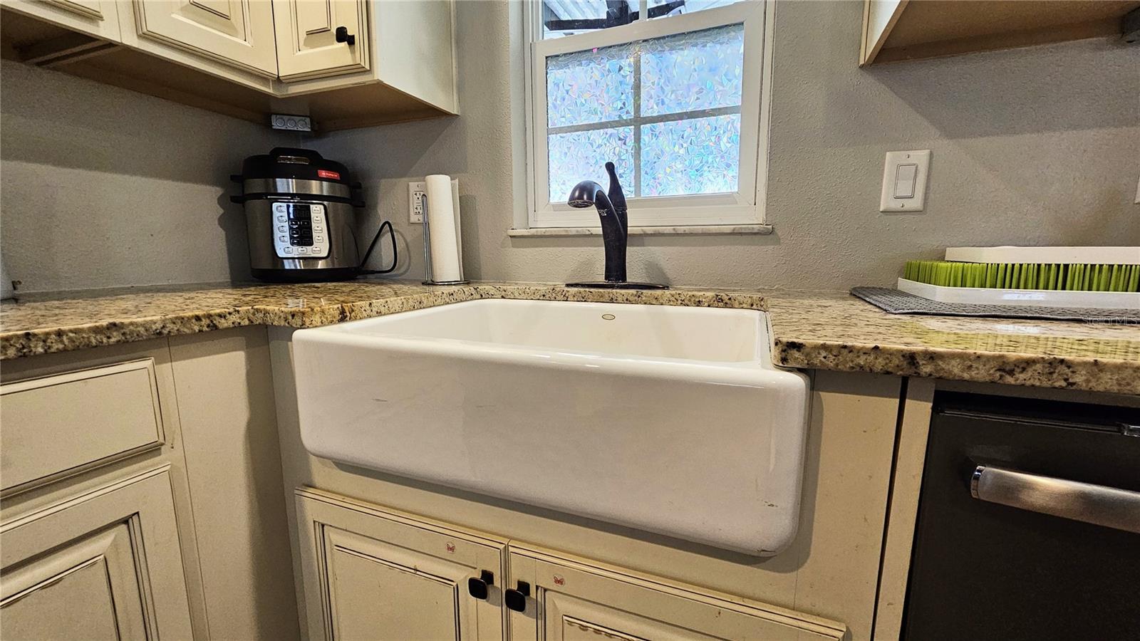 Farm sink