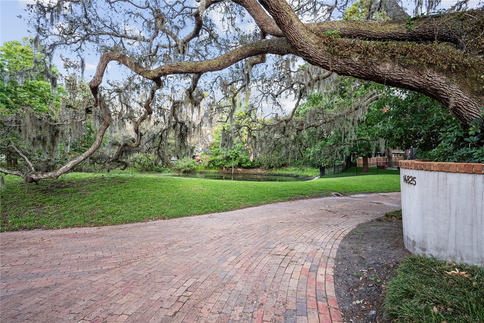 Beautiful private driveway leading on to the property