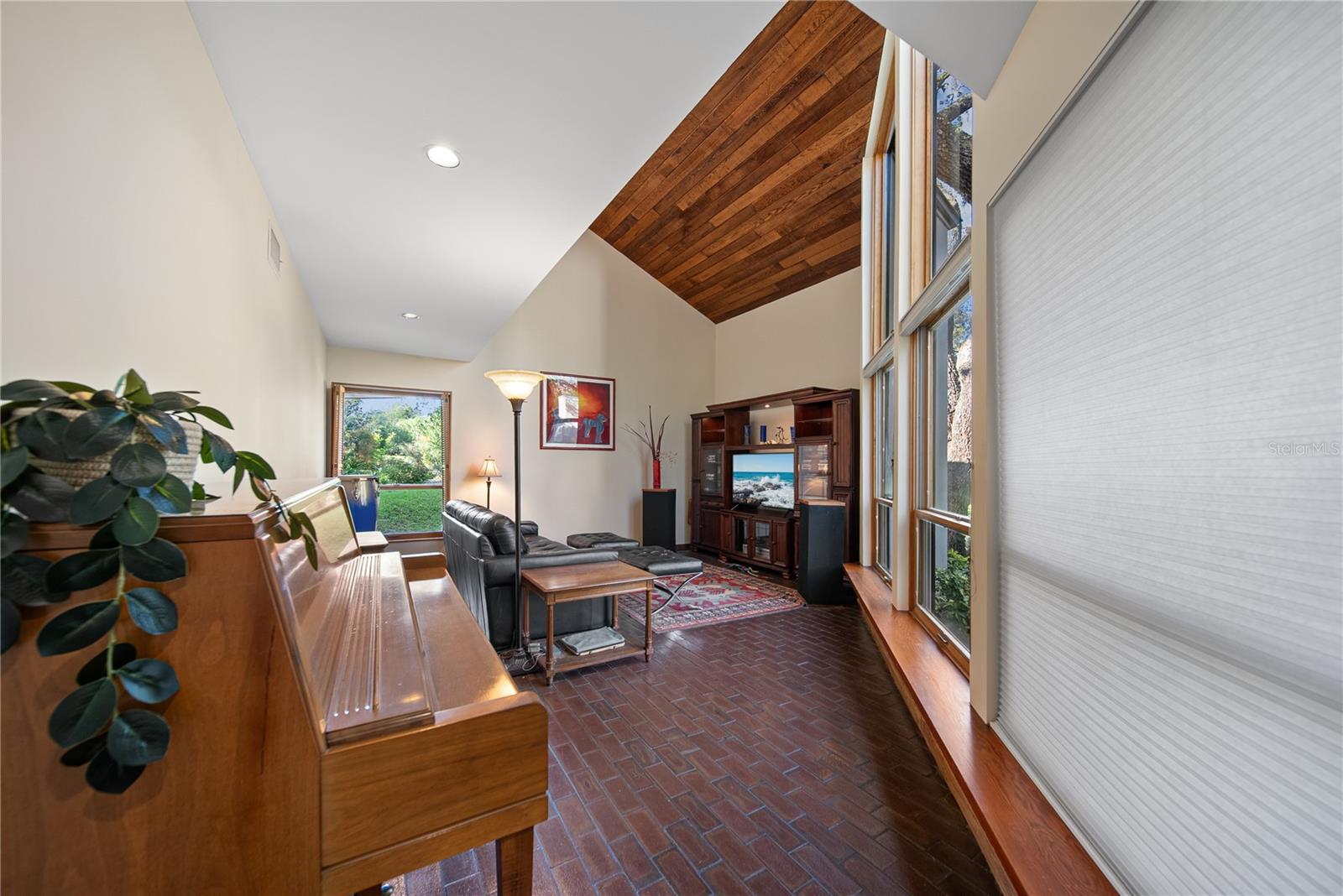 Entrance to the secondary living room space