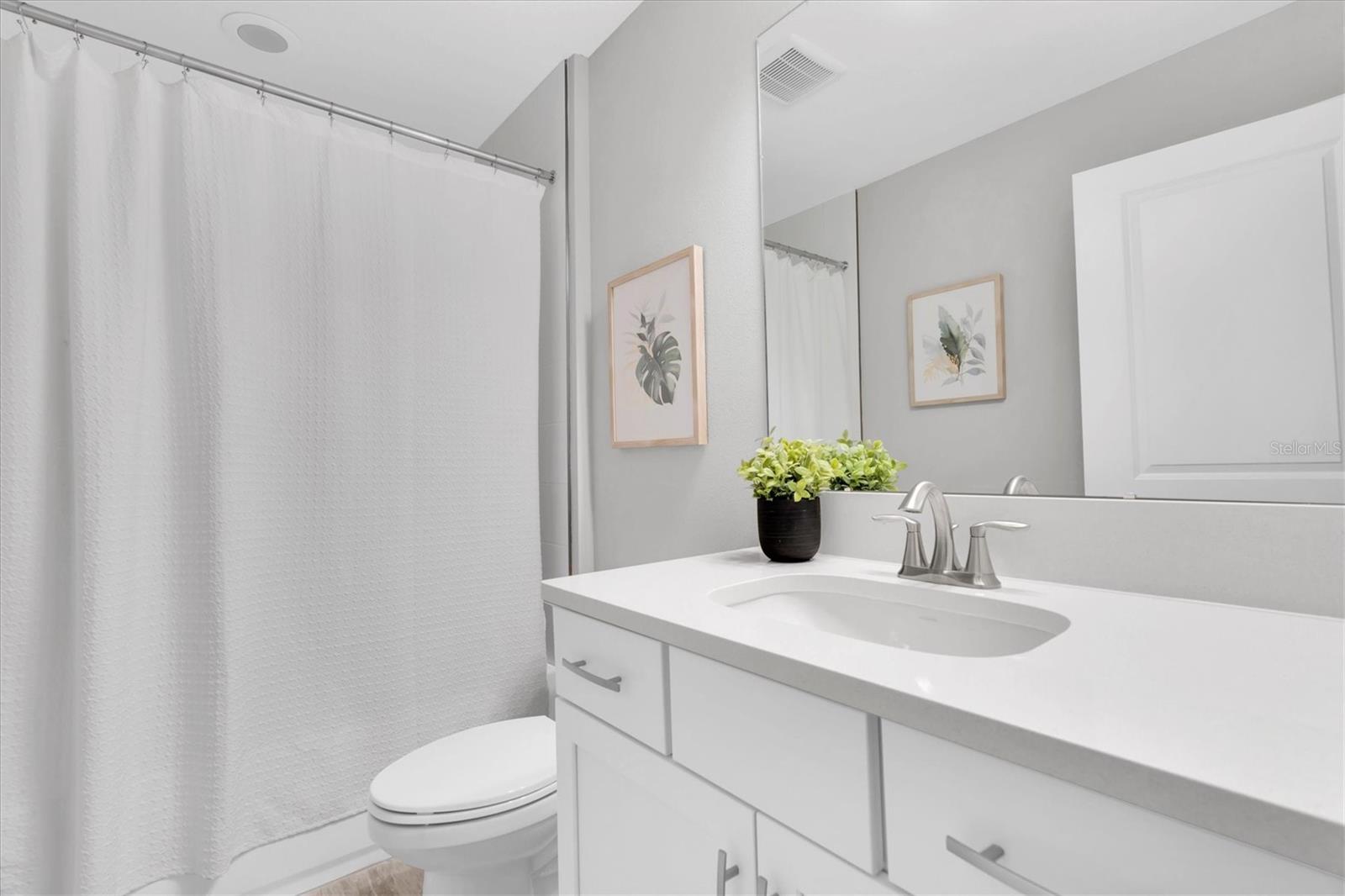Bathroom 4 with tub/shower