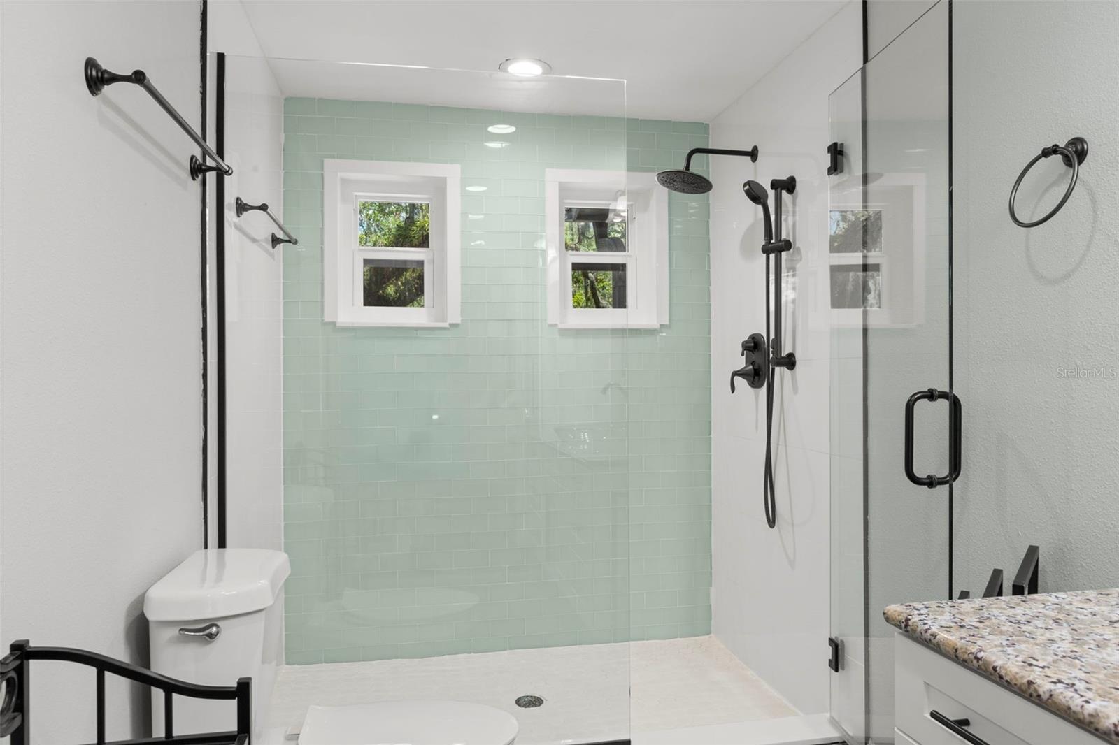 Primary en suite bath