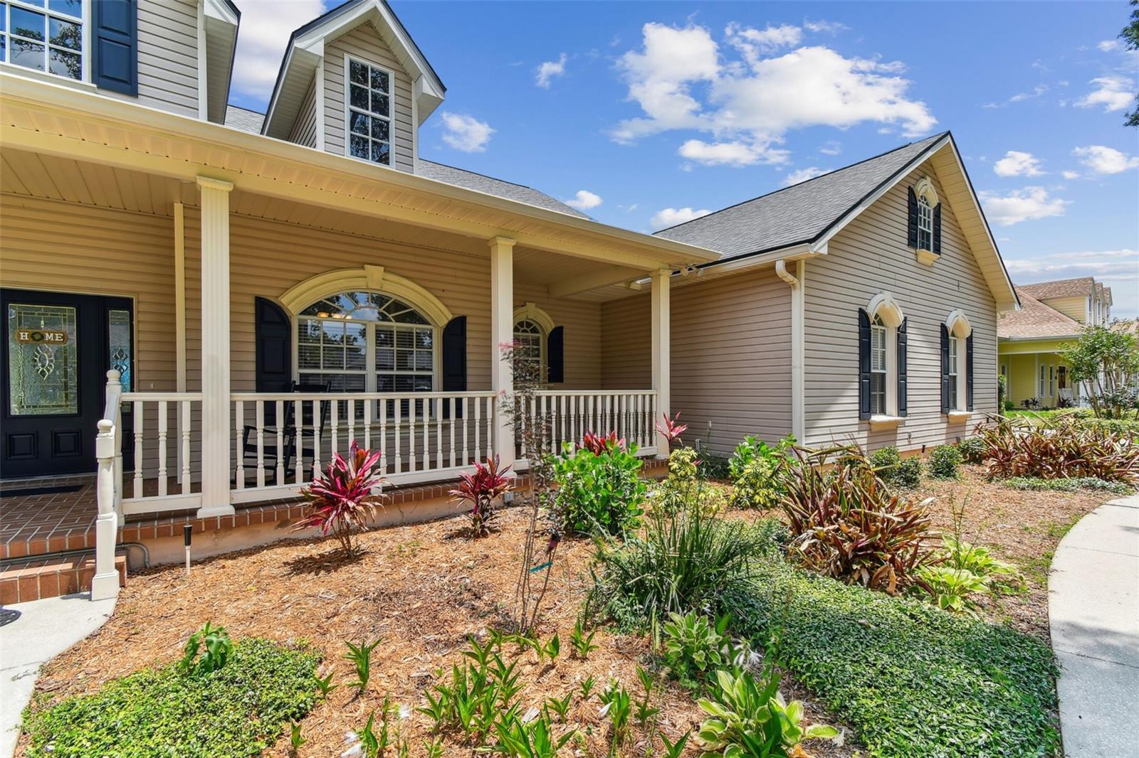 Front exterior view of 2202 Colewood Ln in Dover, Florida – with well maintained landscaping.