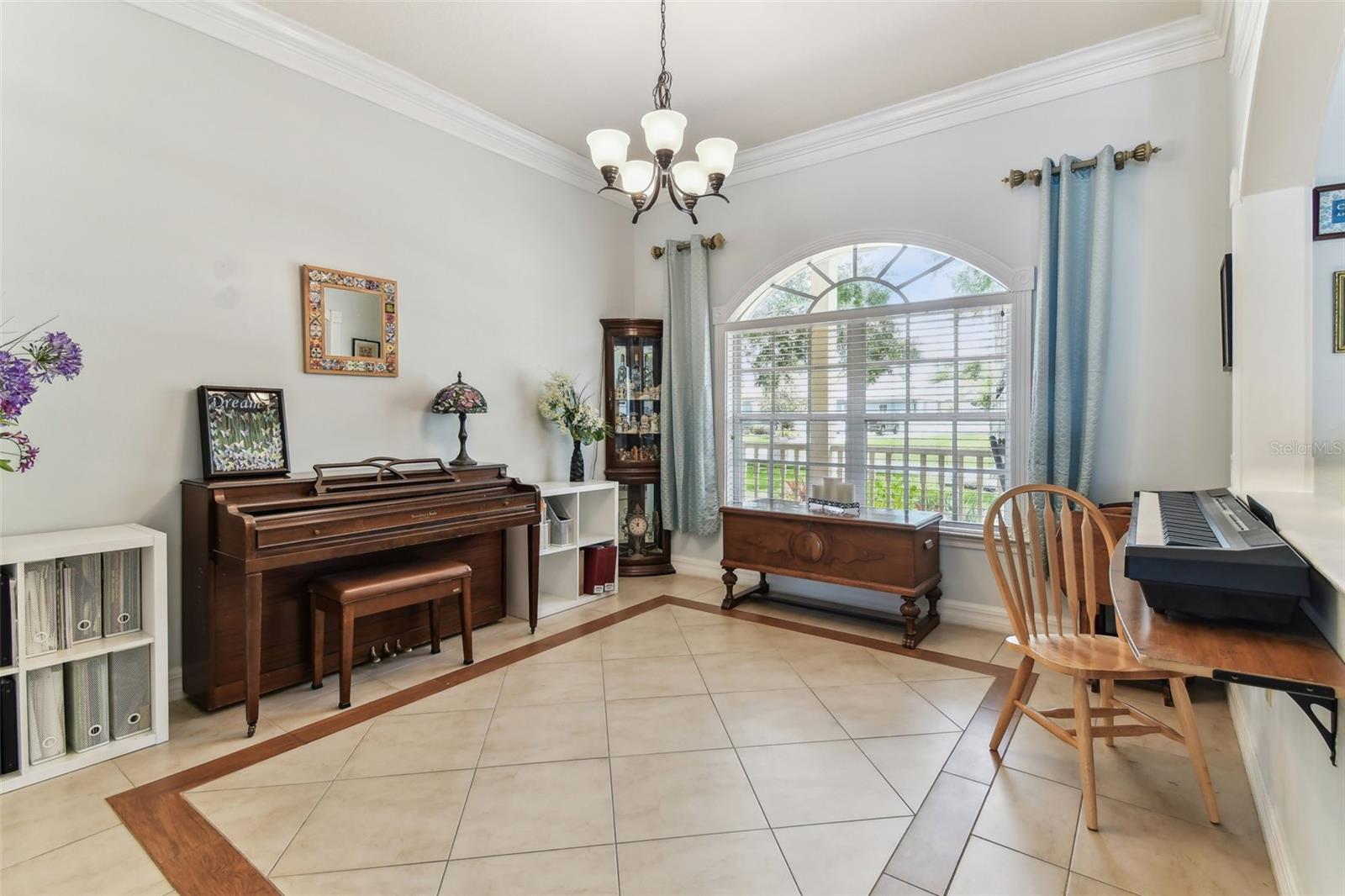 Elegant formal dining room in this Dover FL home, ideal for entertaining with classic finishes and room for a large table.