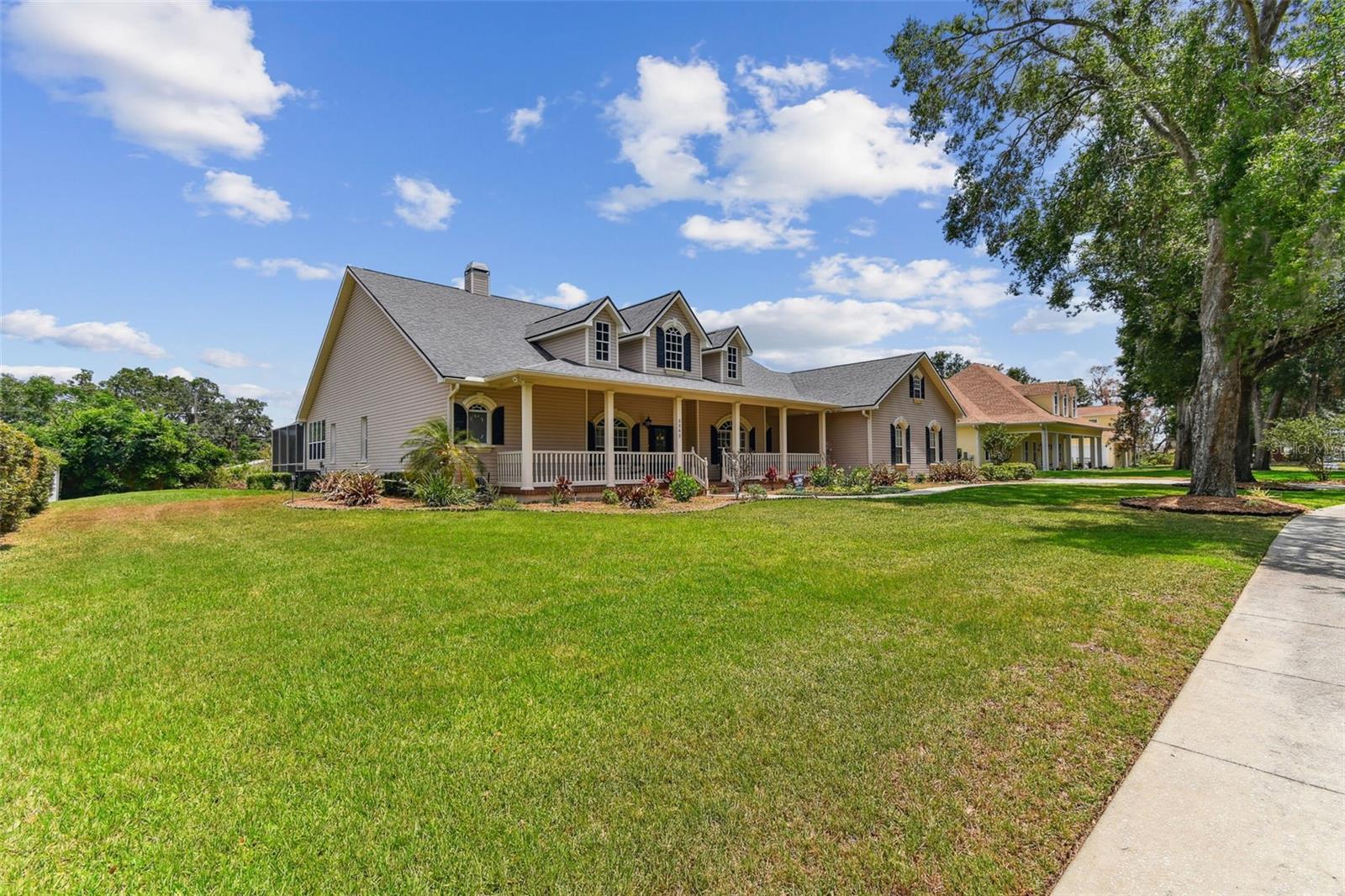Front exterior view of 2202 Colewood Ln in Dover, Florida – with well maintained landscaping.
