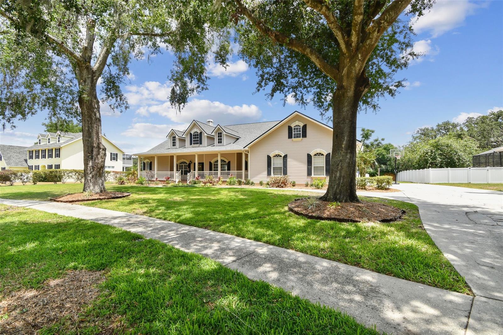 Front exterior view of 2202 Colewood Ln in Dover, Florida – with well maintained landscaping.