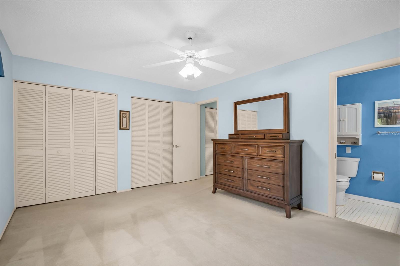 2 large master closets & en-suite~