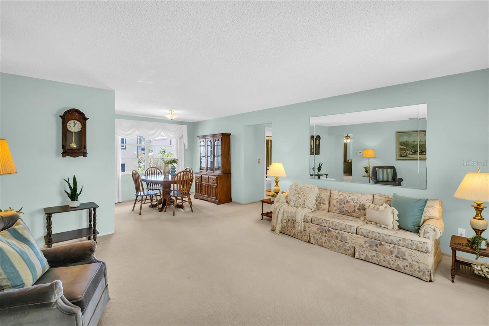 Welcoming entry with natural light flowing throughout~