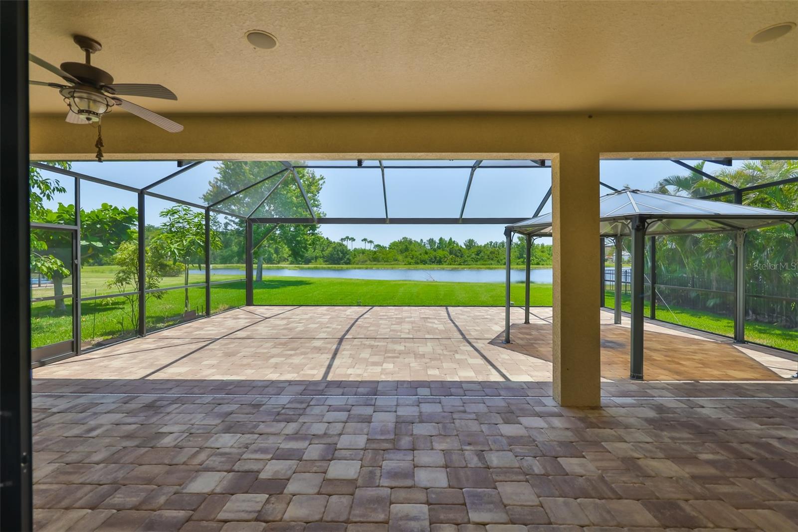 Huge paver lanai with panoramic screen