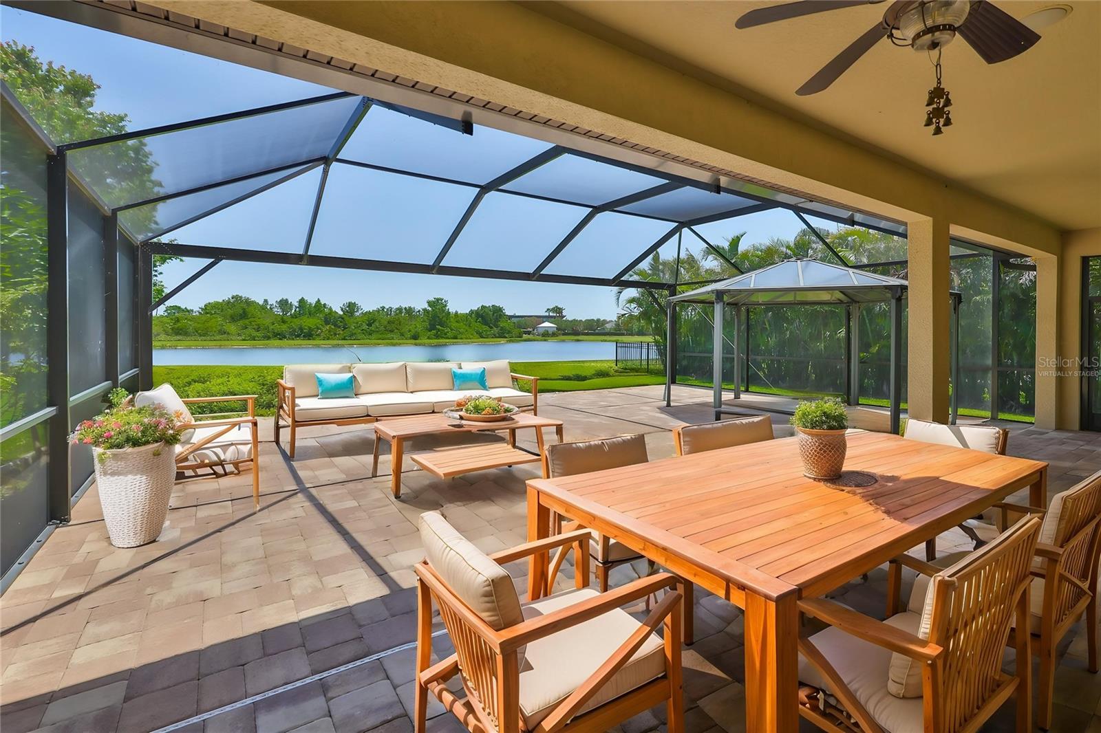 Virtually staged lanai