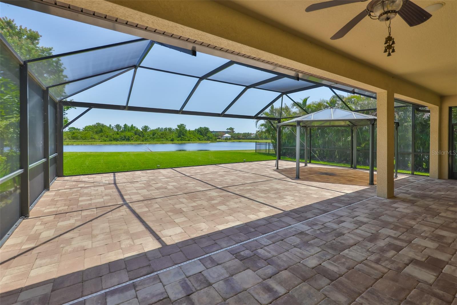 Huge paver lanai with panoramic screen