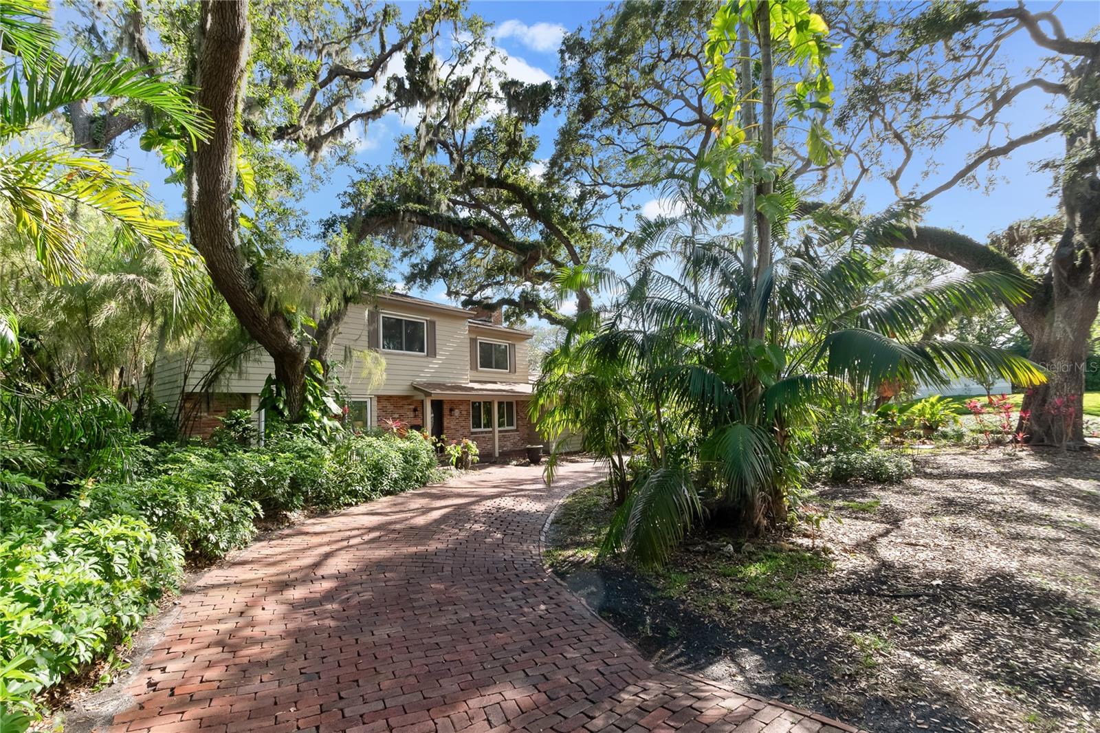 Large circular driveway