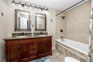 EnSuite Tub/Shower 2nd Floor