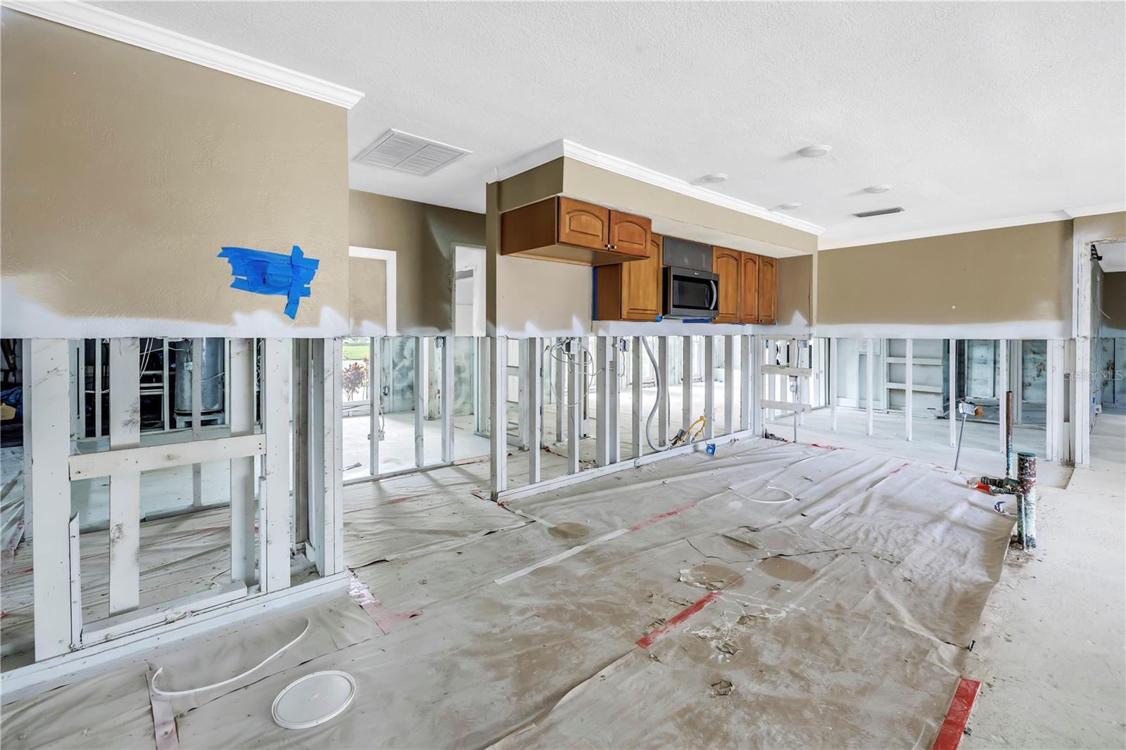 HUGE kitchen open to the family room