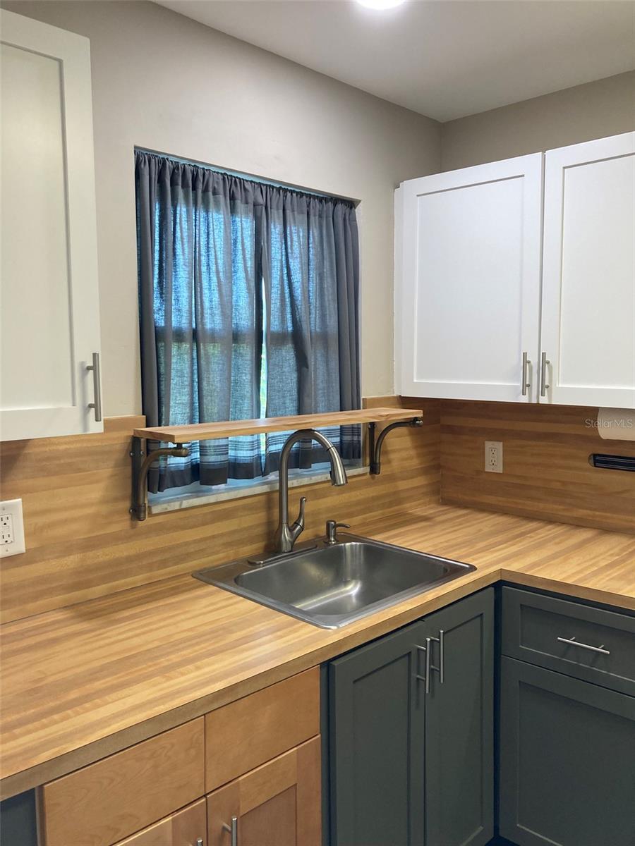 Stainless sink