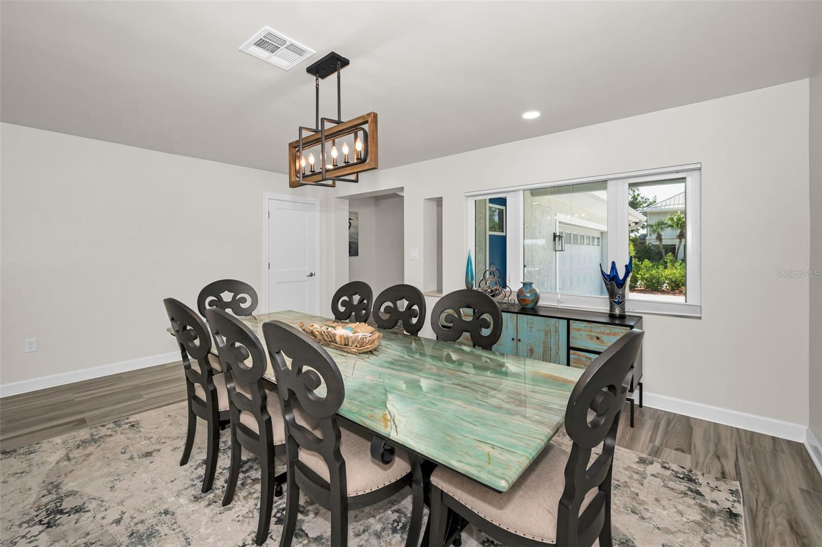 Large Dining Area for Entertaining