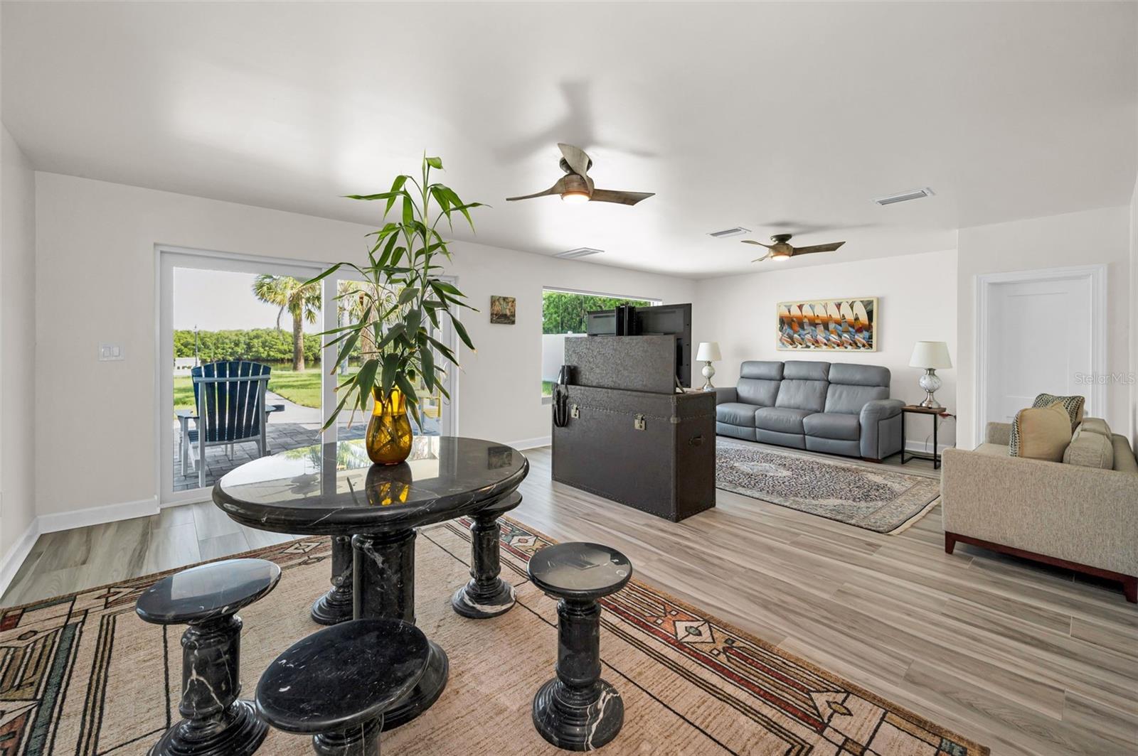 Dining/living combo