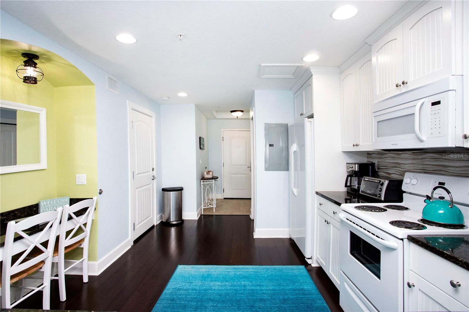 Kitchen, Desk and Entry