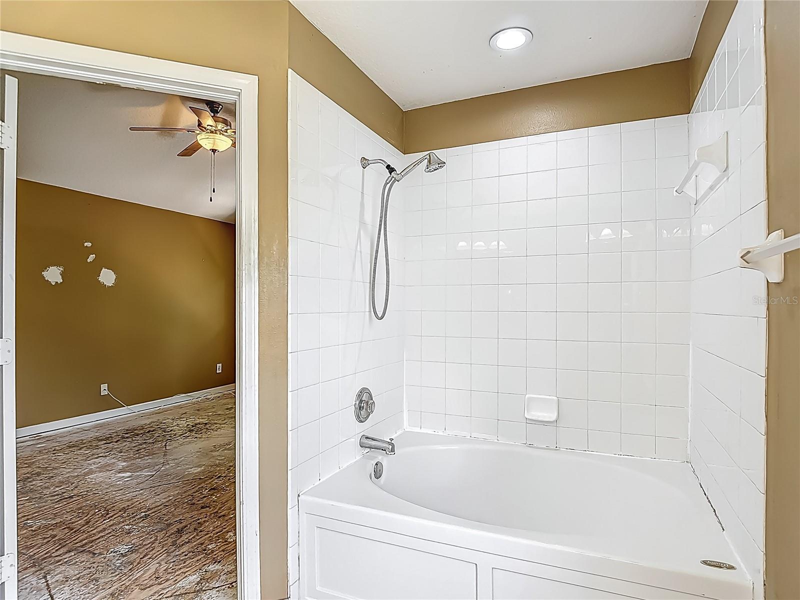 Primary Bedroom en-suite garden tub