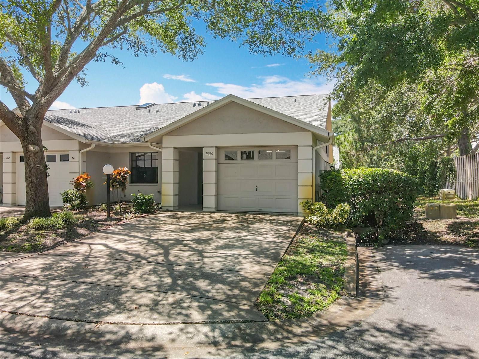 1556 Lynda Ln