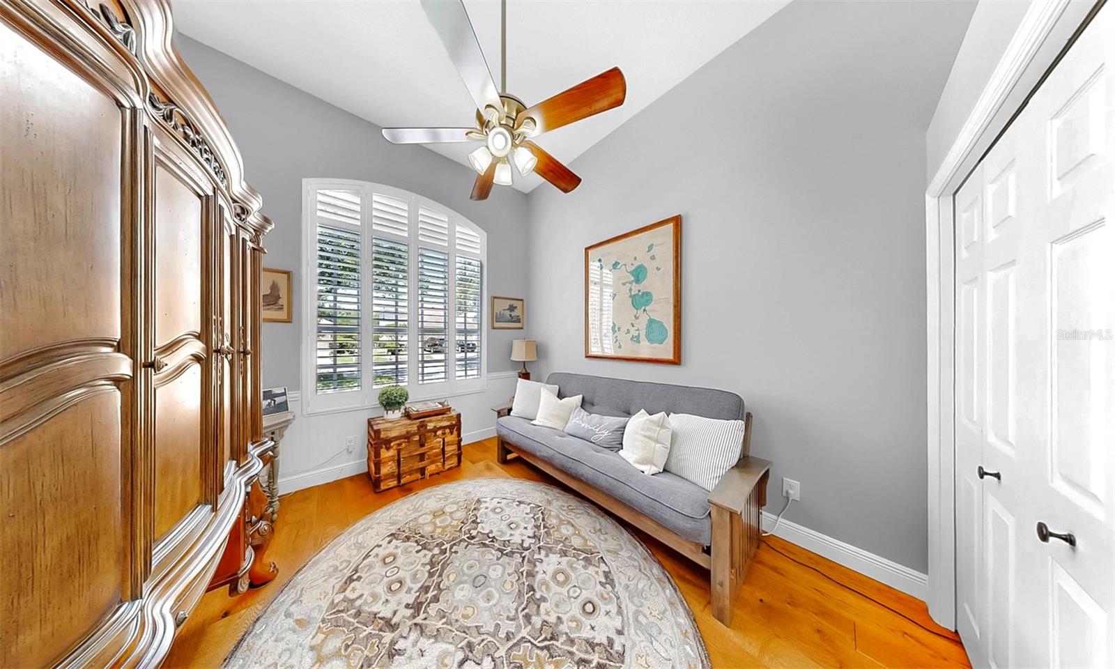Office/5th bedroom/study