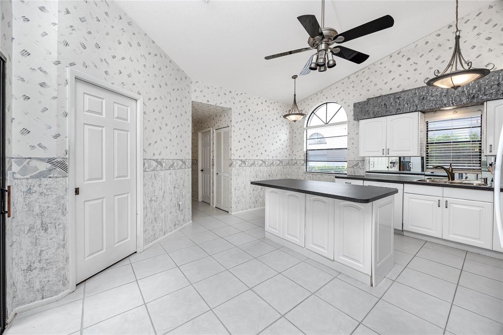Kitchen -5524 Salem Square Dr N, Palm Harbor, FL 34685