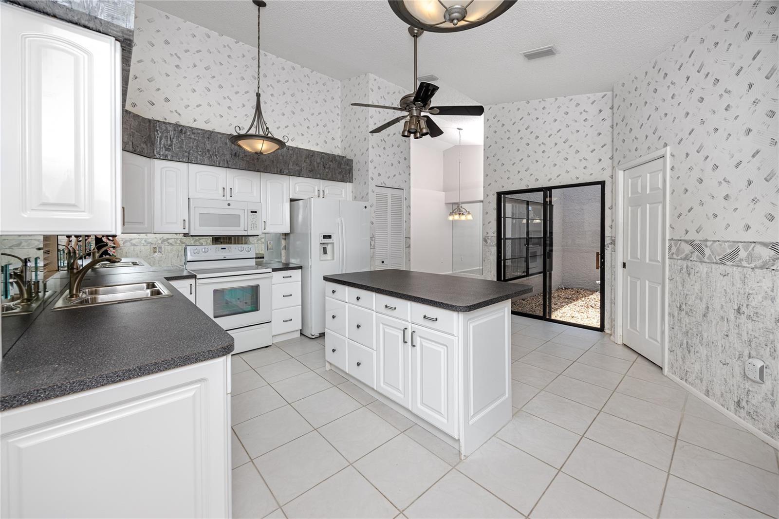 Kitchen -5524 Salem Square Dr N, Palm Harbor, FL 34685