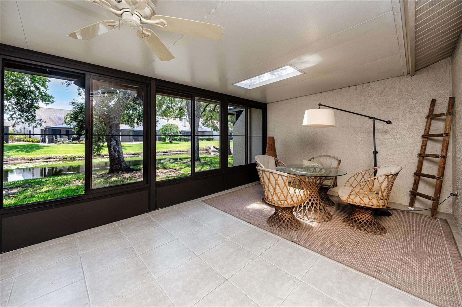 Lanai -5524 Salem Square Dr N, Palm Harbor, FL 34685