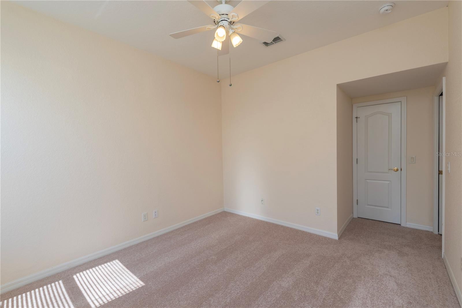 Bedroom 3 with new carpet.