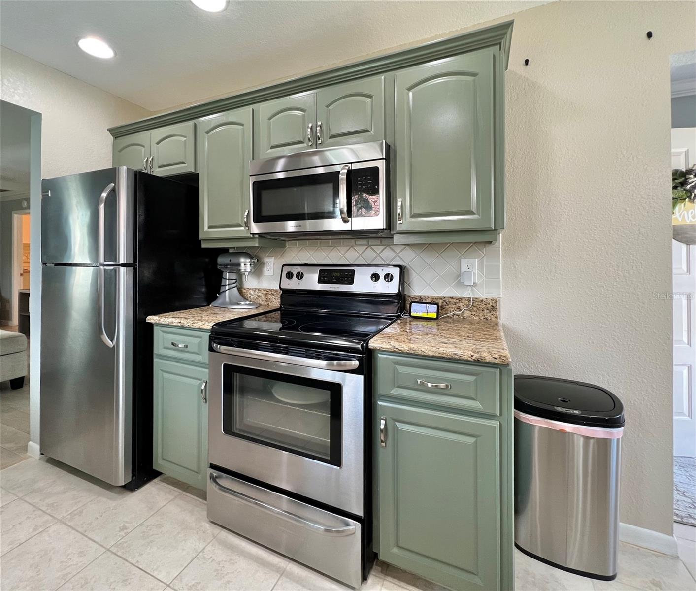 Kitchen with stainless Steel appliances