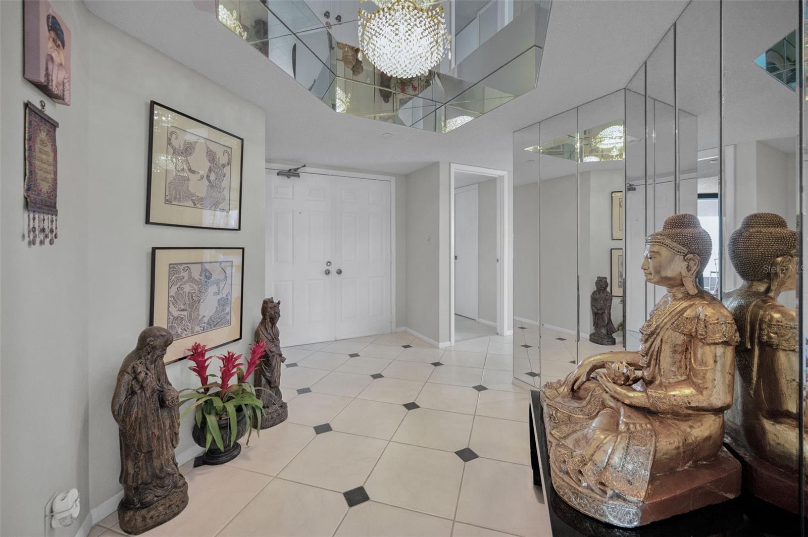 Residence Foyer