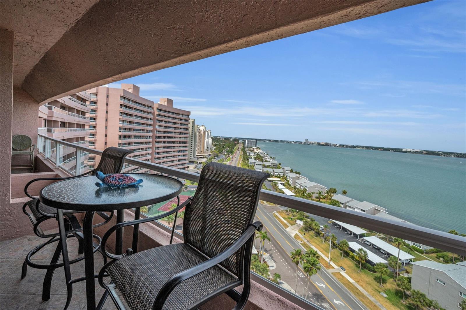 Lounge/Study East Terrace Offers Lighted Clearwater Harbor Views!