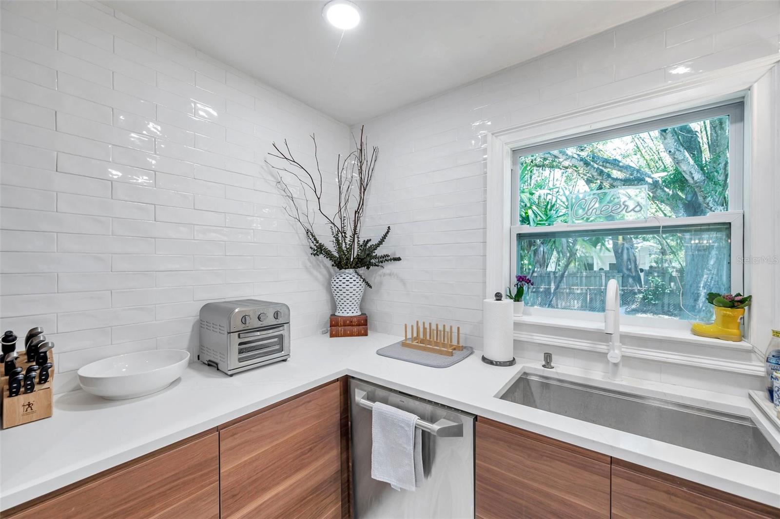 Top of the line quartz "Dulce de leche" counter top