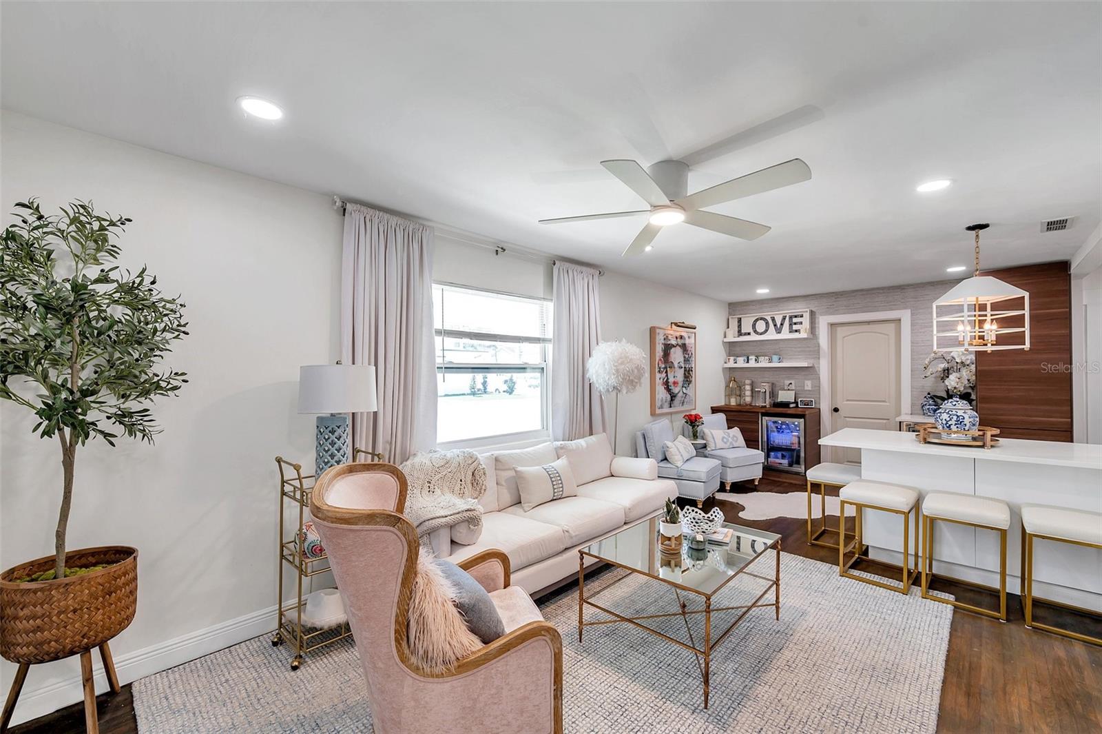 Recessed lights brighten up this chic space