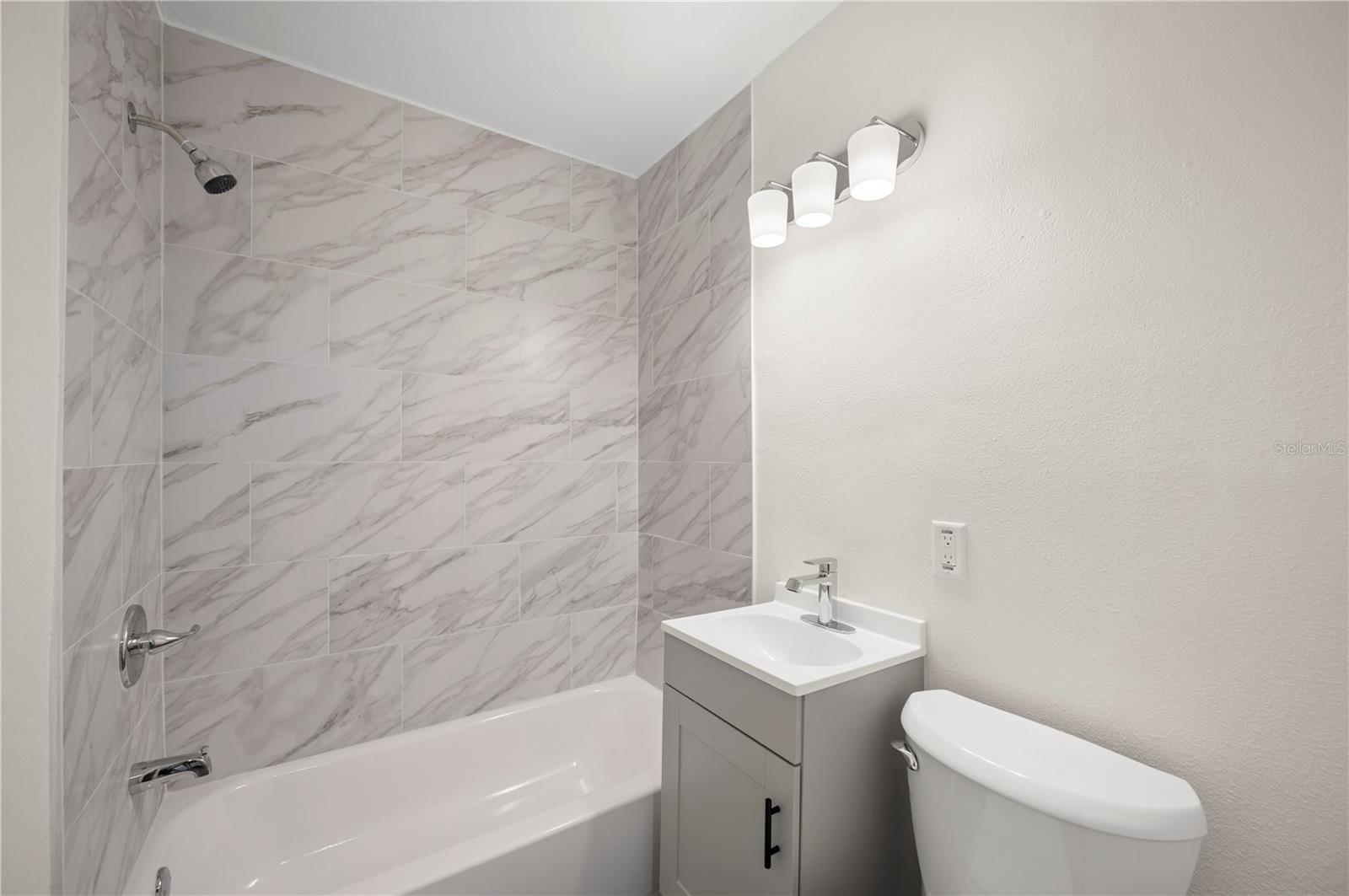 MIRROR TO BE INSTALLED BEFORE CLOSING!