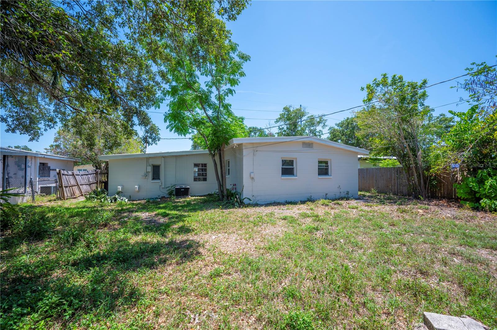 LARGE YARD WITH PLENTY OF ROOM FOR ENTERTAINING OR MAN'S BEST FRIEND OR A PRIVATE OASIS