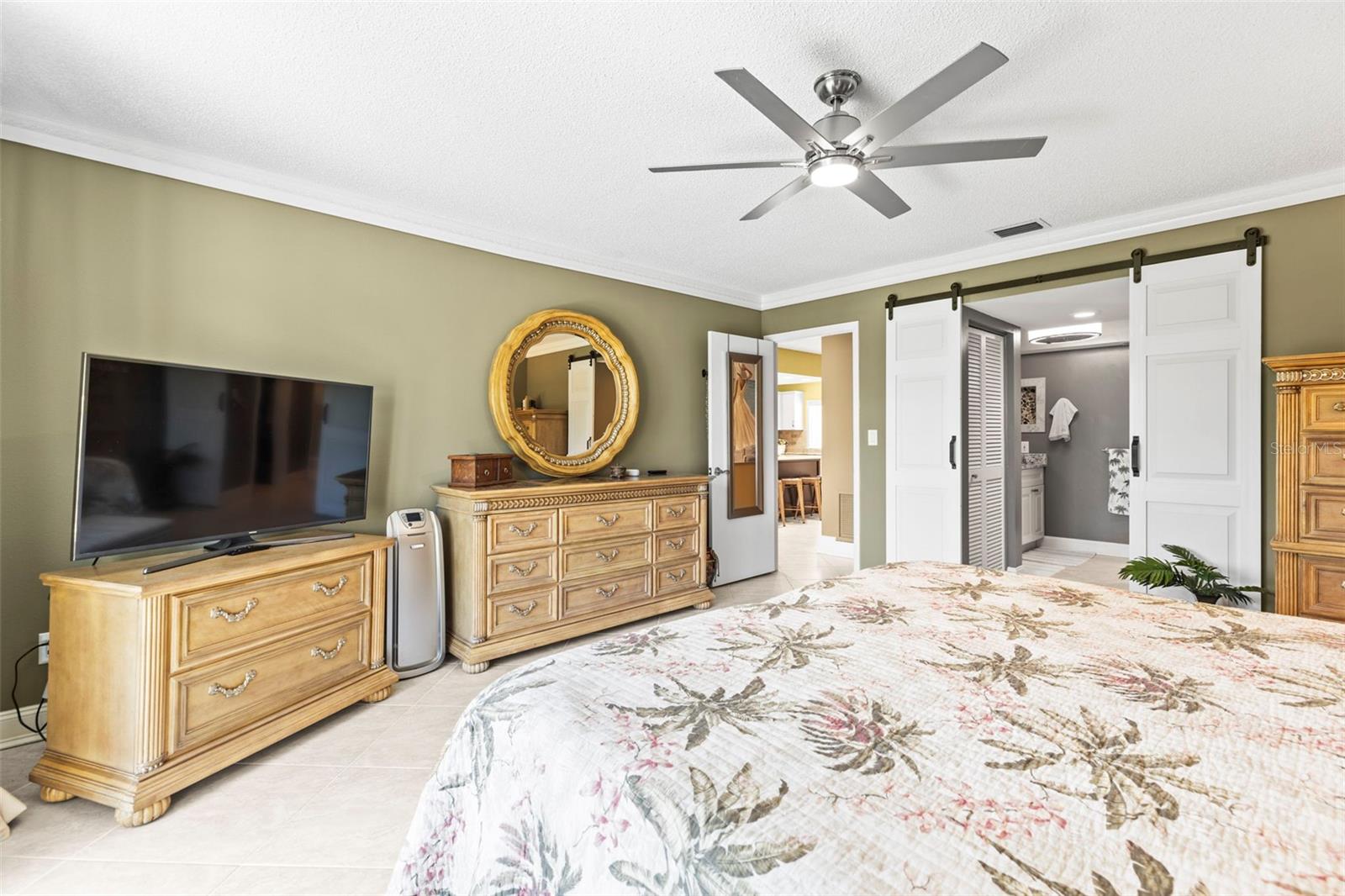 MASTER BEDROOM