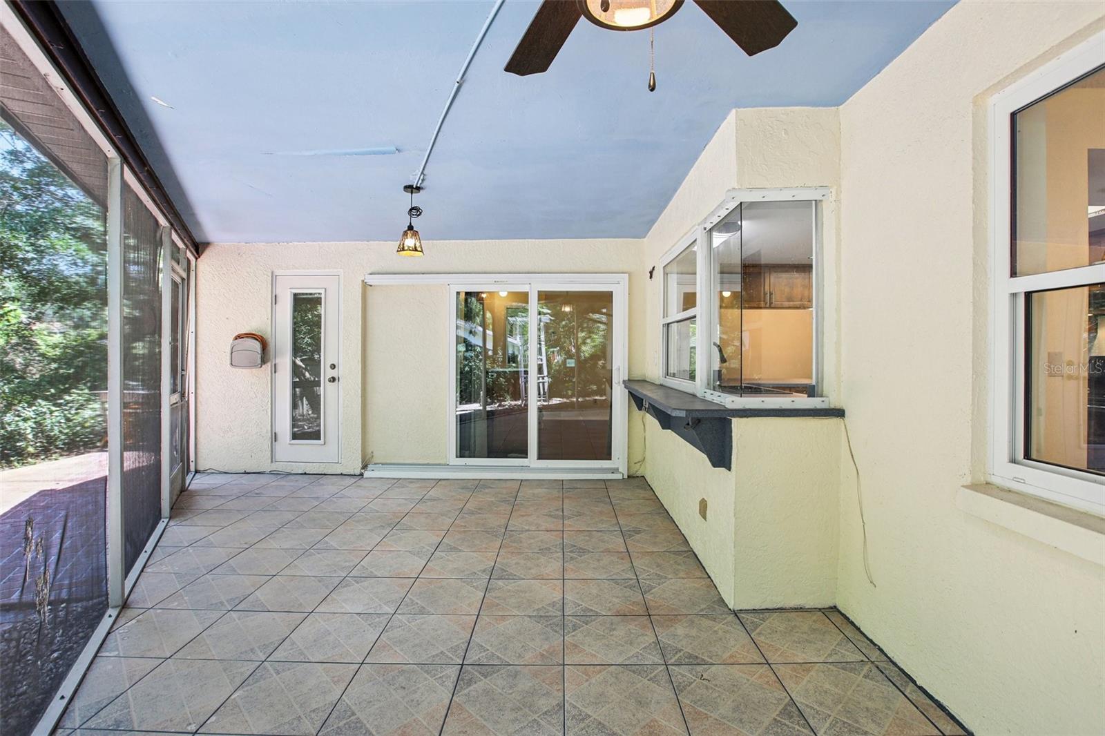 Pass through to kitchen