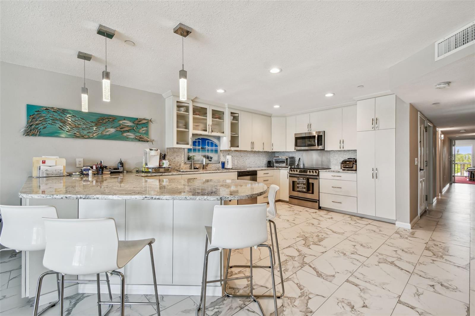 Countertop with 6 barstools