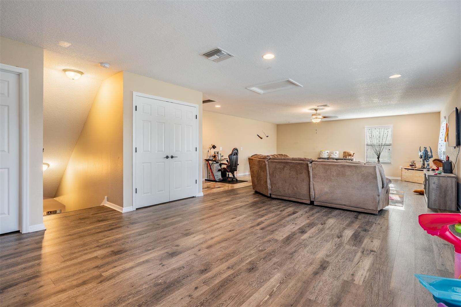 second story loft/flex space